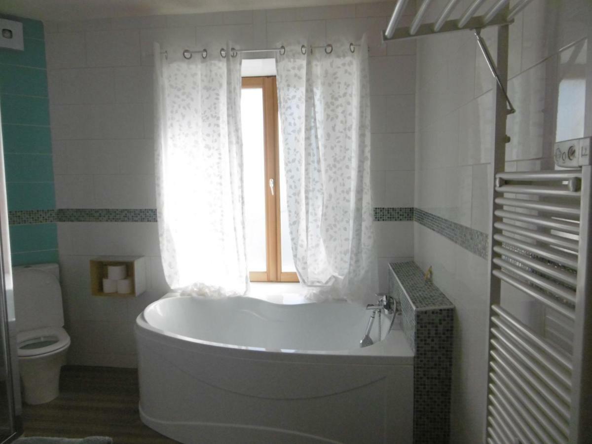 Le Chat Qui Peche B&B Châteauneuf-la-Forêt Exteriör bild